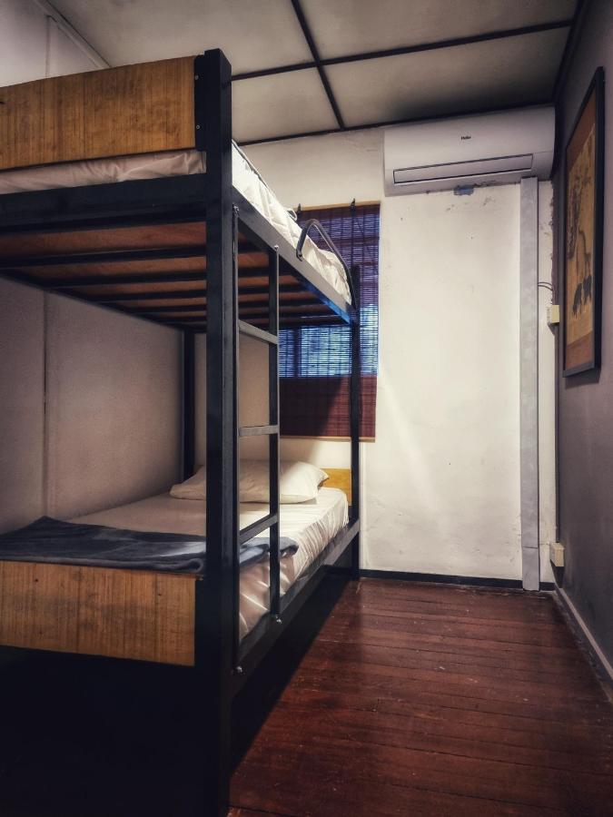 Treehouse Hostel Kuching Exterior foto