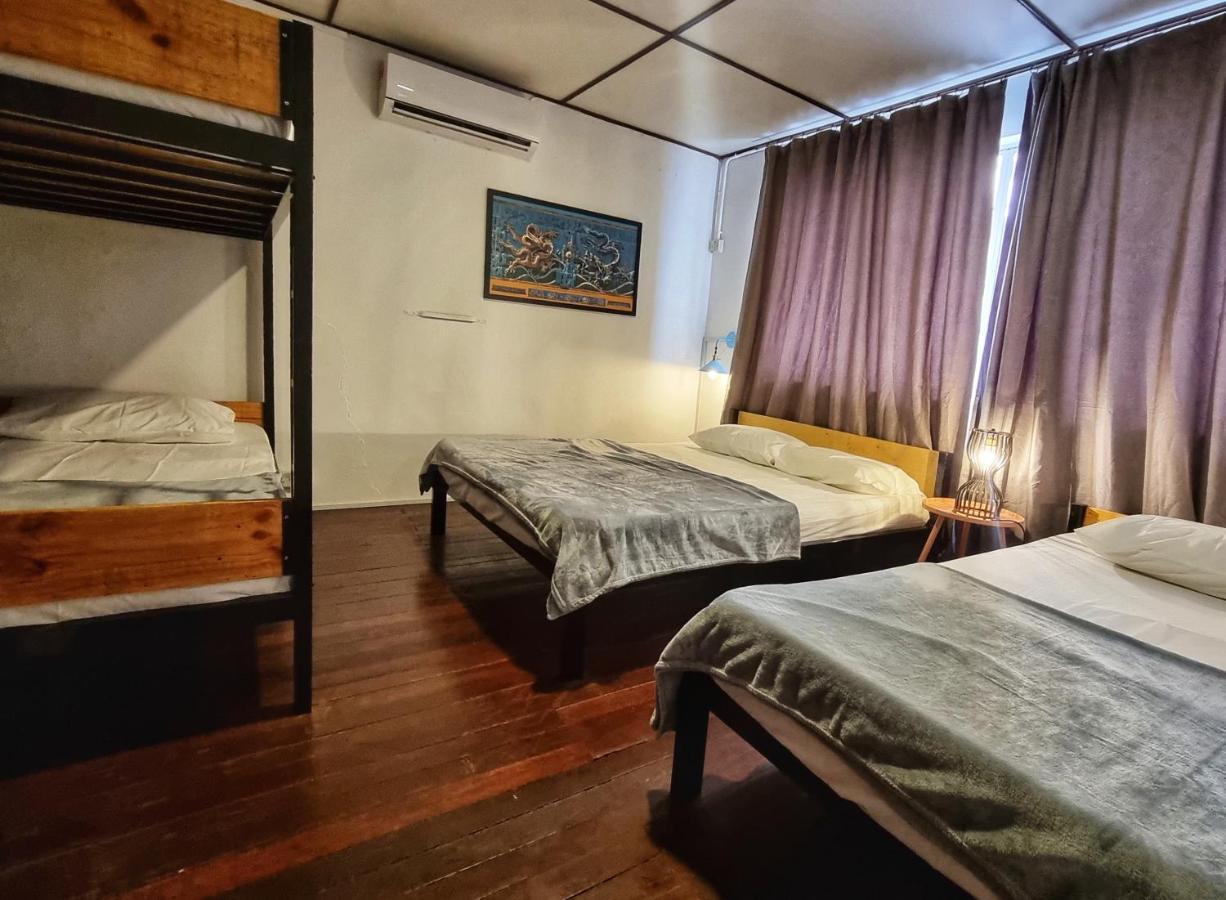 Treehouse Hostel Kuching Exterior foto